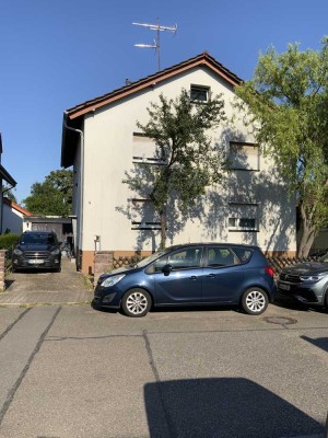 RESERVIERT: Walldorf: Sanierungsbedürftiges, freistehendes Zweifamilienhaus mit Potenzial