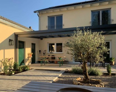 Neuwertiges Einfamilienhaus mit mediterranem Flair und exklusiver Ausstattung