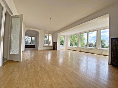 SCHÖNES EINFAMILIENHAUS MIT POOL, TOLLER BLICK, GARAGE &amp; GARTEN