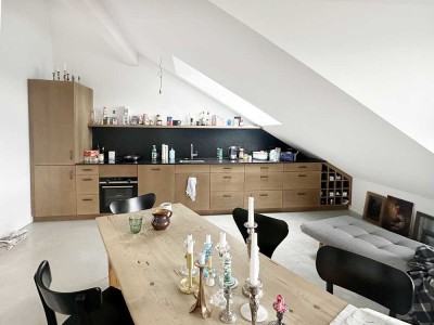 Exklusive und stilvolle 103 m2 gr. 3-Zimmer DG Wohnung mit 2 Balkonen in Rimsting