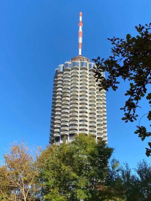 Stilvolle 2-Zimmer-Wohnung(unmöbliert) mit atemberaubendem Ausblick im Hotelturm Augsburg