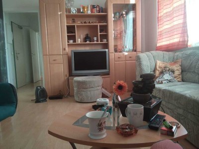 SUCHE EINE Geschmackvolle Wohnung mit eineinhalb Räumen und Einbauküche in Dresden