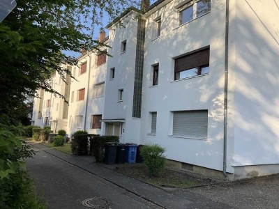Frisch renovierte 2-Zimmer Wohnung mit großem Balkon