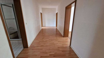 Helle Altbauwohnung, hochwertiger Einbauküche inklusive!
