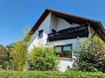Attraktive 4 Zimmer-Dachgeschosswohnung im gepflegten Einfamilienhaus