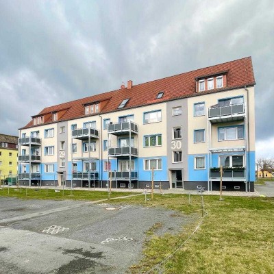 HOHENPRIEßNITZ * RUHIGE WOHNANLAGE * GUT GESCHNITTENE 4-ZIMMER-WOHNUNG mit großem BALKON * PARKPL...