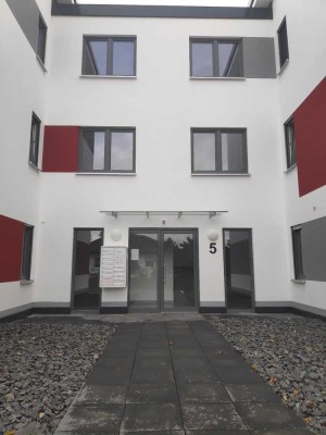 Nachmieter gesucht:  Moderne 2-Zimmer-Wohnung mit Einbauküche, Terrasse, Garten und Tiefgaragenstell