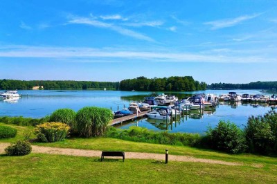 Fußbodenheizung, Rollladen, Panoramafenster, Bootsanleger: Wohnung in Grünheide - Direkt am Werlsee!