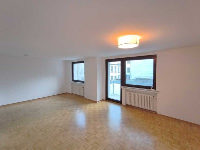 ab sofort • Parkett • Süd-Balkon