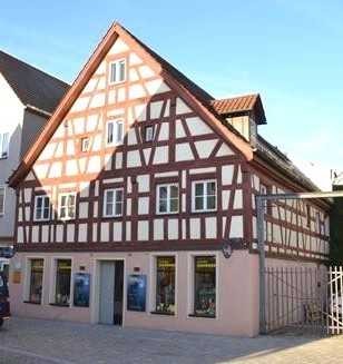 Wohn- und Geschäftshaus mit historischem Charme im Zentrum von Roth  RM4642