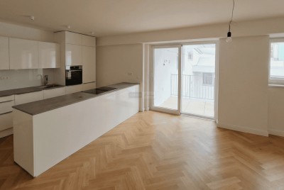 Exklusive Ruheoase bei der Urania: 4-Zimmer Dachgeschosswohnung mit Balkon &amp; High-End Ausstattung