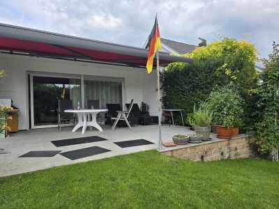 EINE GUTE ADRESSE FÜR IHR NEUES ZUHAUSE! TOP BUNGALOW MIT TERRASSE HERRLICHEM GARTEN UND 2 GARAGEN!