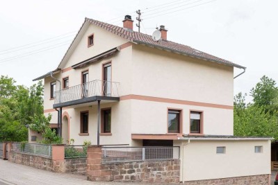 *** Geräumiges Einfamilienhaus mit Aufzug, Anbau, Garten & Fernblick in Ebertsheim ***