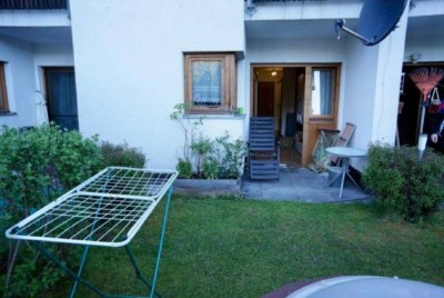 Gartenwohnung! Garconniere mit Garten und KFZ Stellplatz