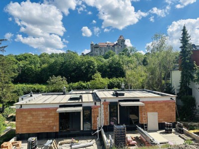 AKTIONSPREIS! Exklusive Doppelhaushälften inkl. Terrasse/Garten + Balkon! TRAUMAUSBLICK auf Burg Liechtenstein! SCHLÜSSELFERTIG!