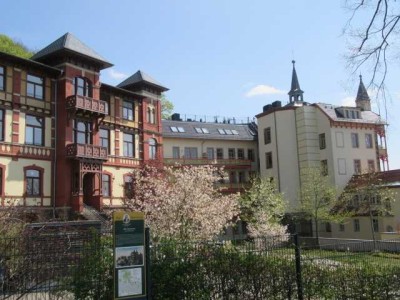 SCHMUCKSTÜCK IM WEINBERGPALAIS! EXKLUSIV WOHNEN, 2.OG+DACHTERR., PARKETT, KAMIN,  GWC, TG/SP ..... !