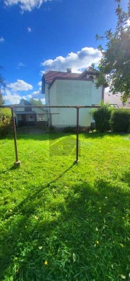 Elegantes Zweifamilienhaus im Villenstil in Eulowitz – Traumgarten inklusive