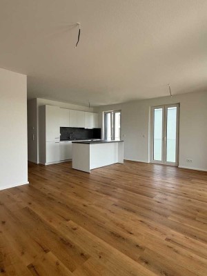 Gut geschnittene 3-Zimmer-Wohnung mit Balkon und Küche