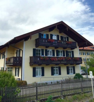 Geschmackvolle 2-Raum-DG-Wohnung mit gehobener Innenausstattung mit Balkon in Gmund am Tegernsee