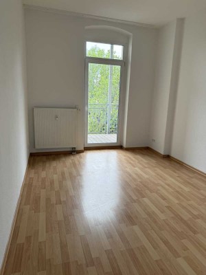 Vollständig renovierte 2-Zimmer-Wohnung mit Balkon und EBK in Zwickau