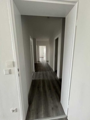 Einzug nach Sanierung: schöne 4-Zimmer-Wohnung mit Balkon in Nürnberg