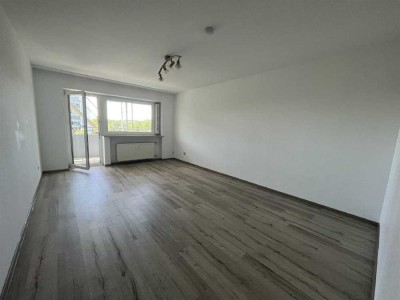 Schönes Apartment mit EBK, Balkon + Stellplatz in beliebter Lage Neu-Isenburg