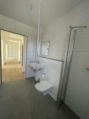 nur noch eine Wohnung frei: Neubau 3ZKBB, HWR, Gäste-WC, in hervorragender Südlage !