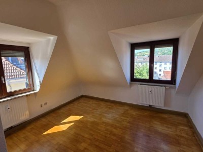 1,5-ZW im DG mit großer Wohnküche in der vorderen Sanderau!