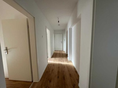Sanierte 3 Zimmer Wohnung mit Balkon- City Nähe