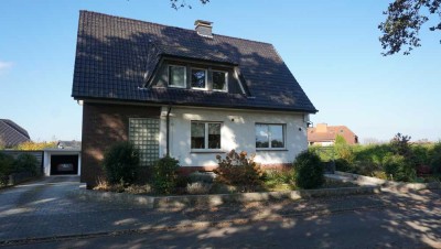 Einmalige Gelegenheit: Ein-/Zweifamilienhaus mit großem Garten