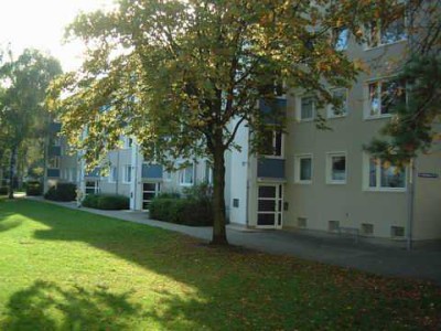 Hell durchflutete 2-Zimmer-Wohnung mit Balkon in ruhiger Lage mit Blick ins Grüne!