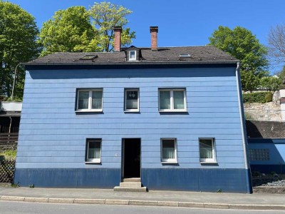 Freistehendes Wohnhaus mit Anbau im Zentrum von Oberkotzau