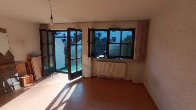 Erstbezug nach Sanierung mit Terrasse und Einbauküche: Stilvolle 1-Zimmer Wohnung