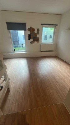 Helle 1-Zimmer-Studentenwohnung in Top-Lage, nur wenige Schritte vom Rhein-Center Köln! [VAC-18581]