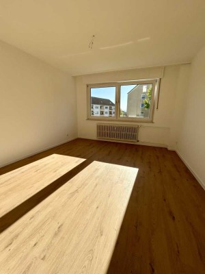 Wohnen am Ahnepark und Stellplatz! Hochwertig renovierte 2-Zimmer-Wohnung mit Balkon in Vellmar-West