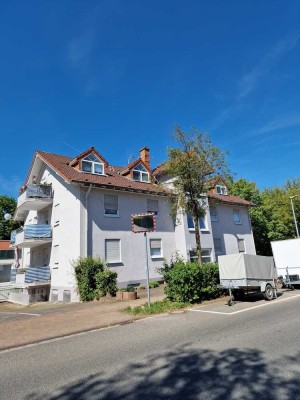 Tolle 2 Zi- Dachgeschoß Wohnung mit Süd-Balkon und Einbauküche