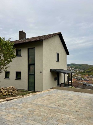Stilvolle 4-Zimmer-Wohnung mit Balkon, Kochinsel & Weitblick über Lauterecken