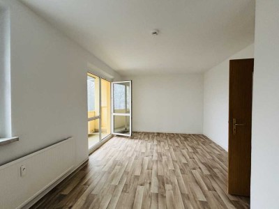 2 Zimmer, Küche, Bad, Balkon - modern und hell renoviert