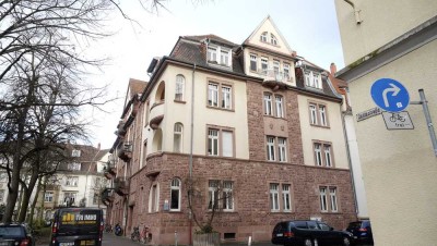 Exklusive, modernisierte 4-Zimmer-Wohnung mit geh. Innenausstattung mit Balkon und EBK in Heidelberg