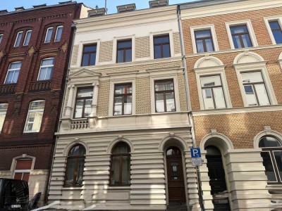 Altbaujuwel in Köln-Ehrenfeld – Stil, Charme & Sonne auf zwei Balkonen