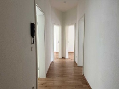 ***Helle 4,5 Zimmer Whg. mit eigenem Garten & Gartenhaus in ruhiger Lage***