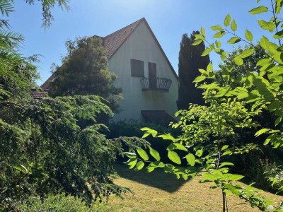 Exkl. Haus mit viel Grün für Gartenliebhaber !