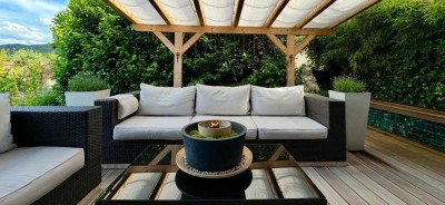 Hochwertig eingerichtete Wohnung mit eigenem Eingang, Parkplätzen, Terrasse