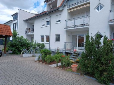 2 Zimmer Erdgeschosswohnung mit Garten und Carport-Stellplatz