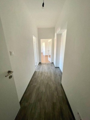 Erstbezug nach Sanierung | 2 Zimmer | kleiner Balkon