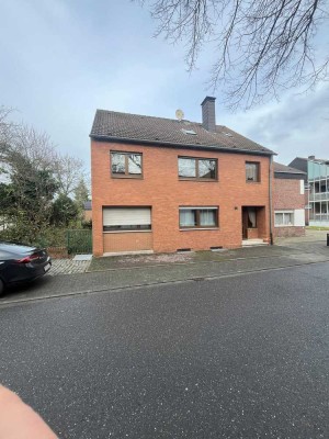 Mehrfamilienhaus mit zwei Wohnungen