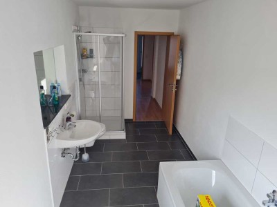 Attraktive und sanierte 4-Zimmer-Dachgeschosswohnung mit Balkon und Einbauküche in Hutthurm