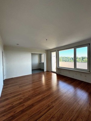 Helle 2-Zimmer-Wohnung mit Balkon, TG-Stellplatz und unvergleichlichem Blick auf den Kölner Dom