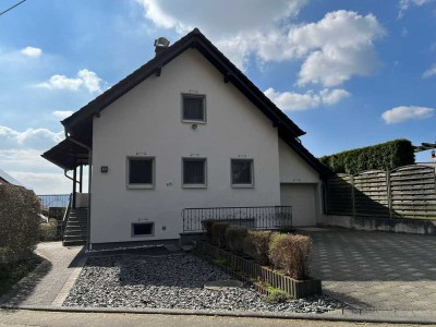 Freistehendes Einfamilienhaus mit Einliegerwohnung auf dem Dorf