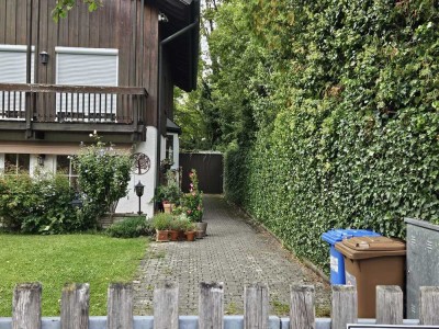 Vermietete Doppelhaushälfte mit Garage für Kapitalanleger in München-Aubing
